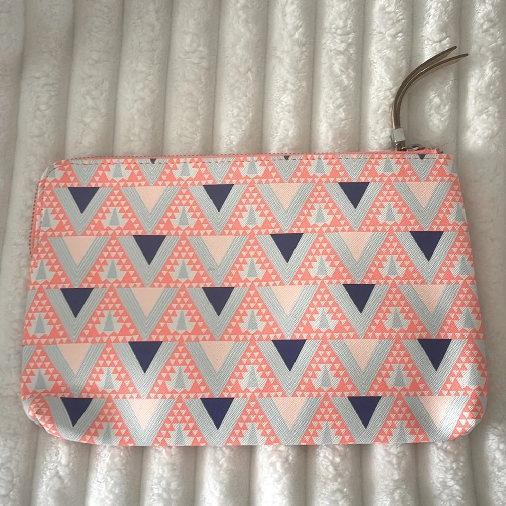 Stella & Dot NWOT Clutch Stylish Coral and Blue Geometric Design